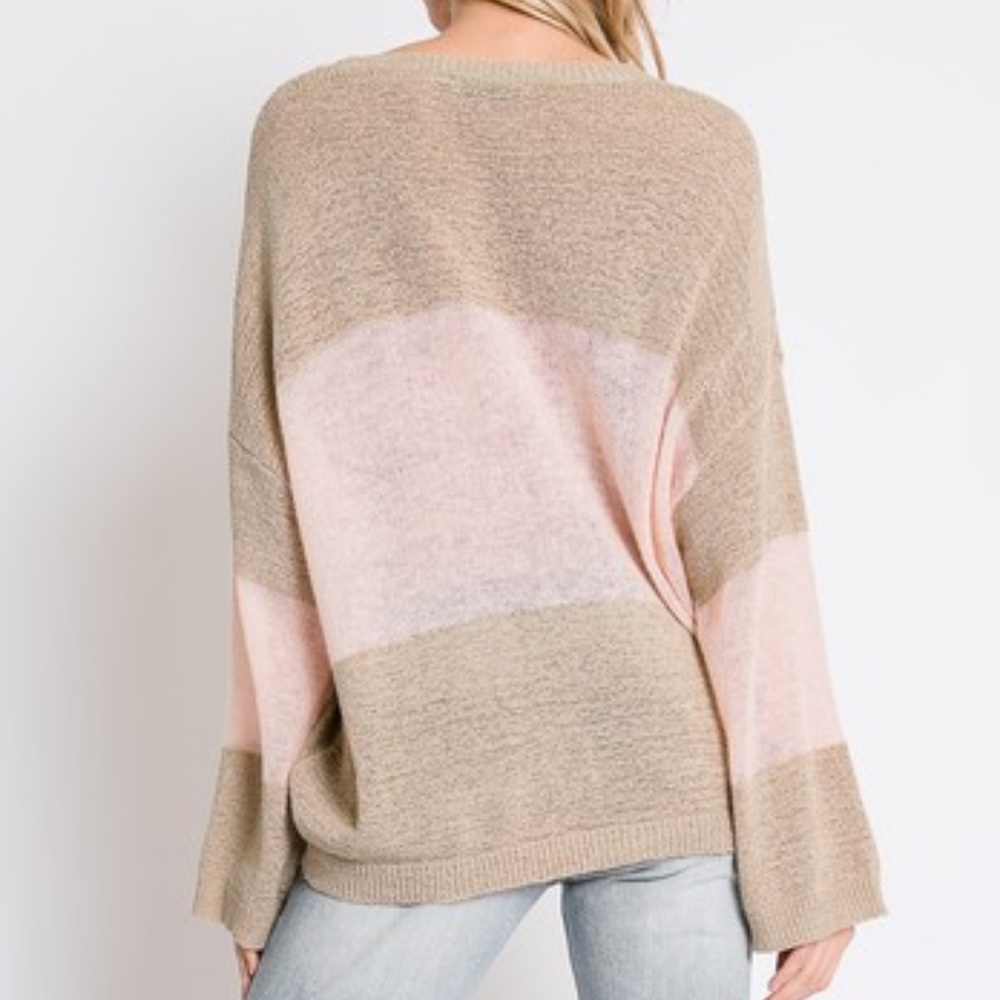 Store Closing‼️  Color Block Oversized Top - Picture 4 of 7